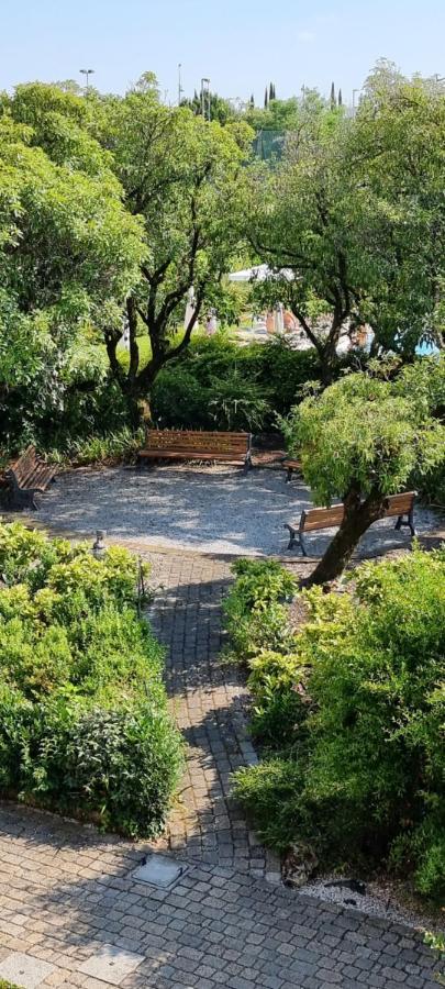 Dolce Blu Sirmione Apartment Rivoltella del Garda Exterior foto