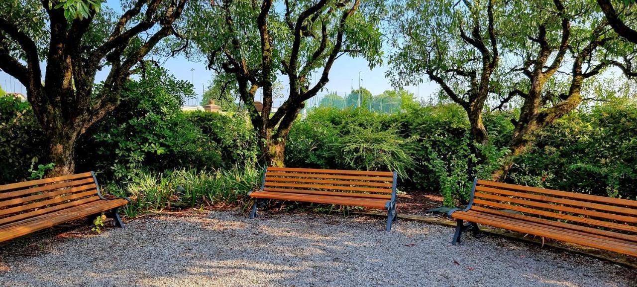 Dolce Blu Sirmione Apartment Rivoltella del Garda Exterior foto