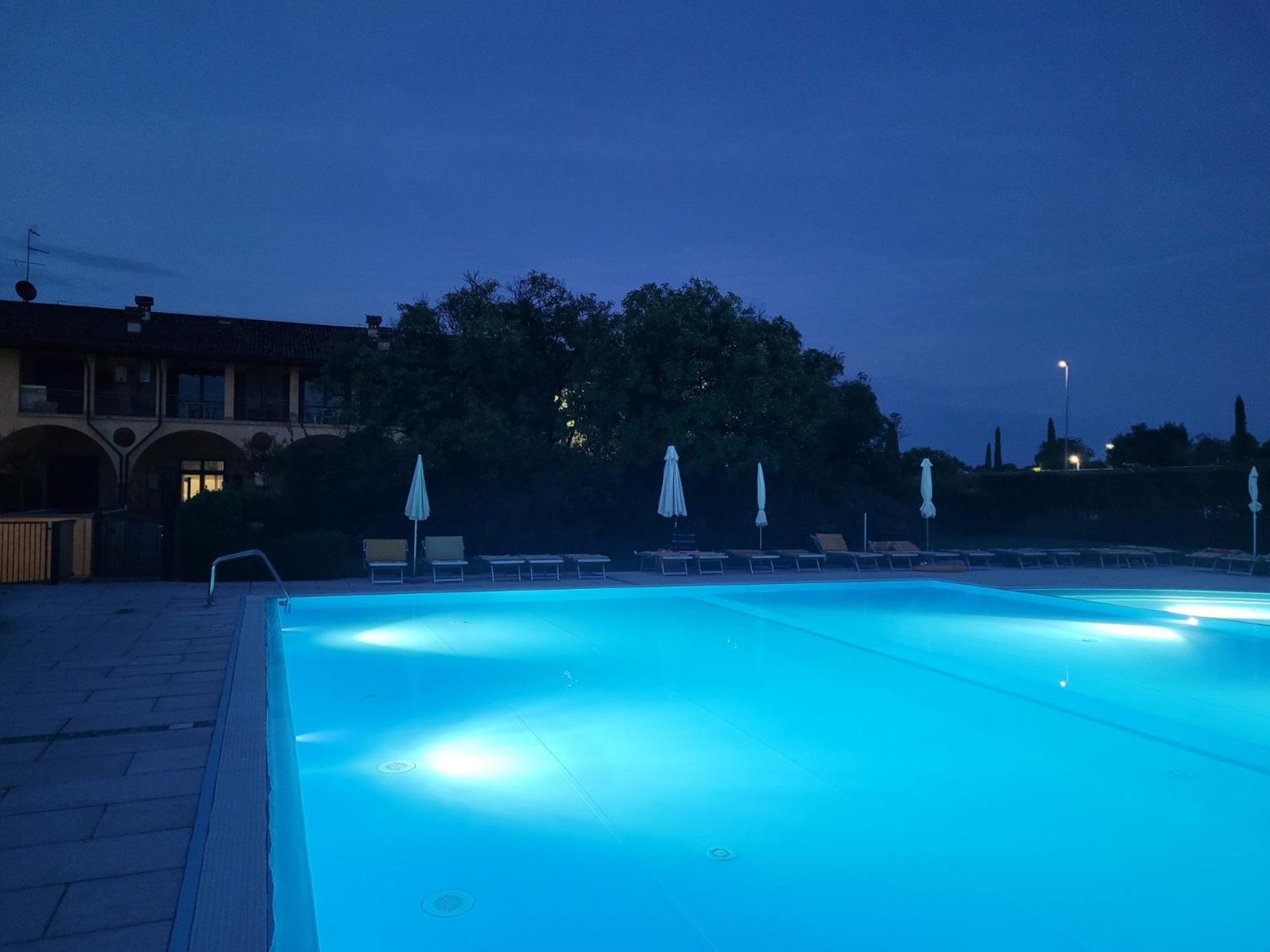 Dolce Blu Sirmione Apartment Rivoltella del Garda Exterior foto